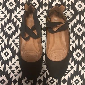 Black ballet flats